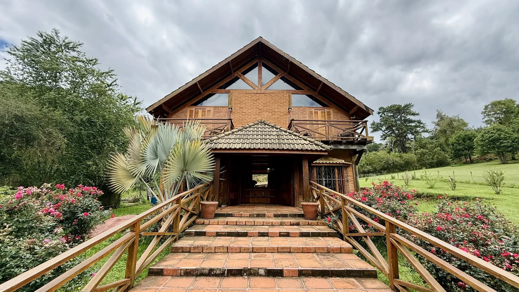 O Casarão, casa centenária com 5 suítes